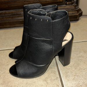 Penny loves Kenny heels